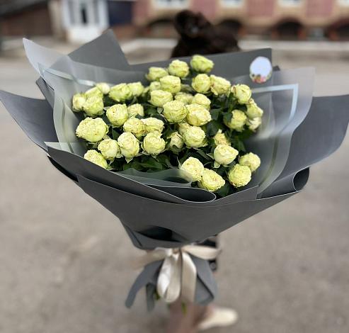 Букет Белые кустовые розы Солинеро в Кадникове