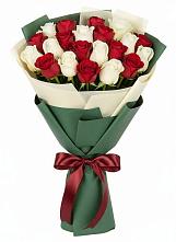 Букет Микс из красных и белых роз в Кадникове