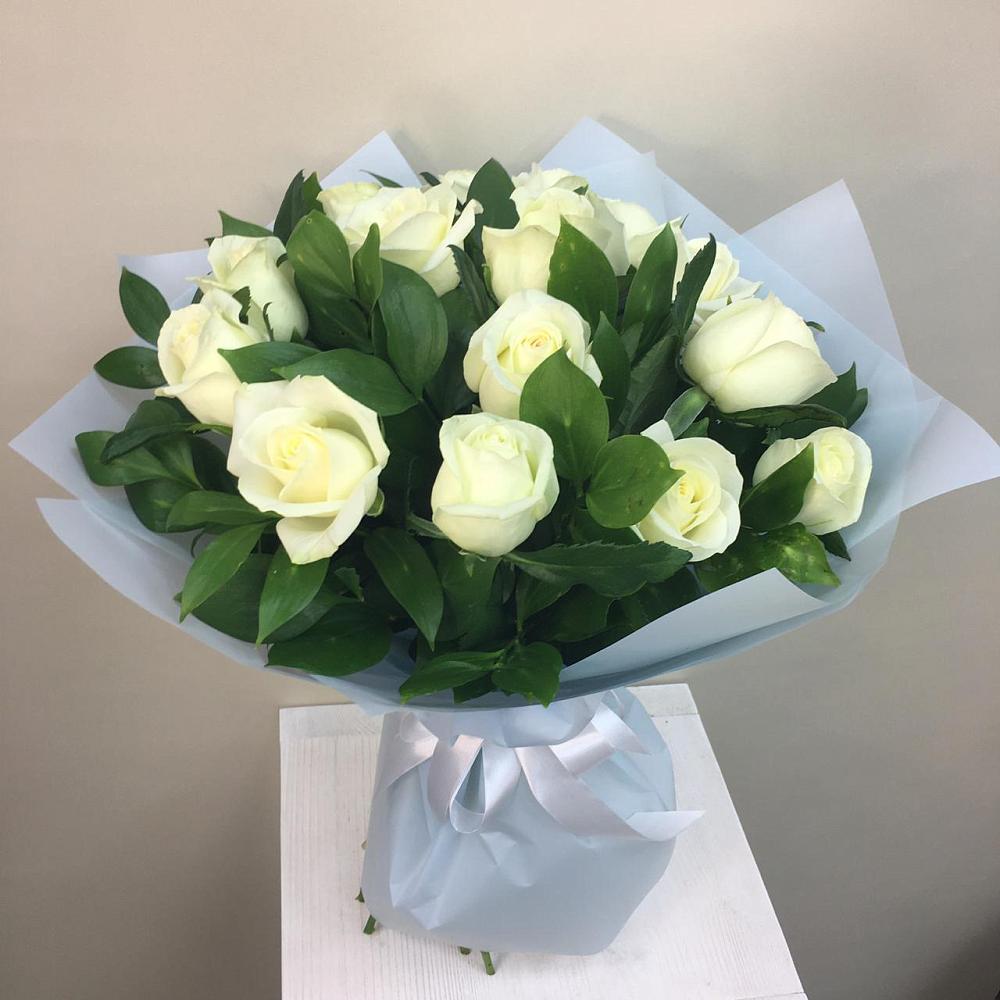 Букет 15 Белых роз Проуд в Кадникове