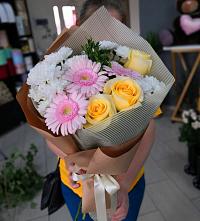 Букет цветов из:  Герберы, Розы и Хризантемы в Кадникове