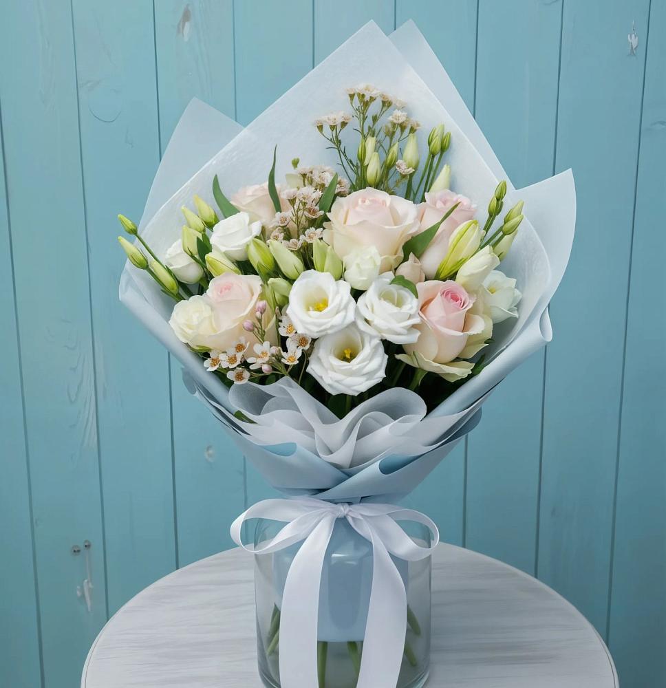 Букет цветов из: Розы и Лизиантусы в Кадникове