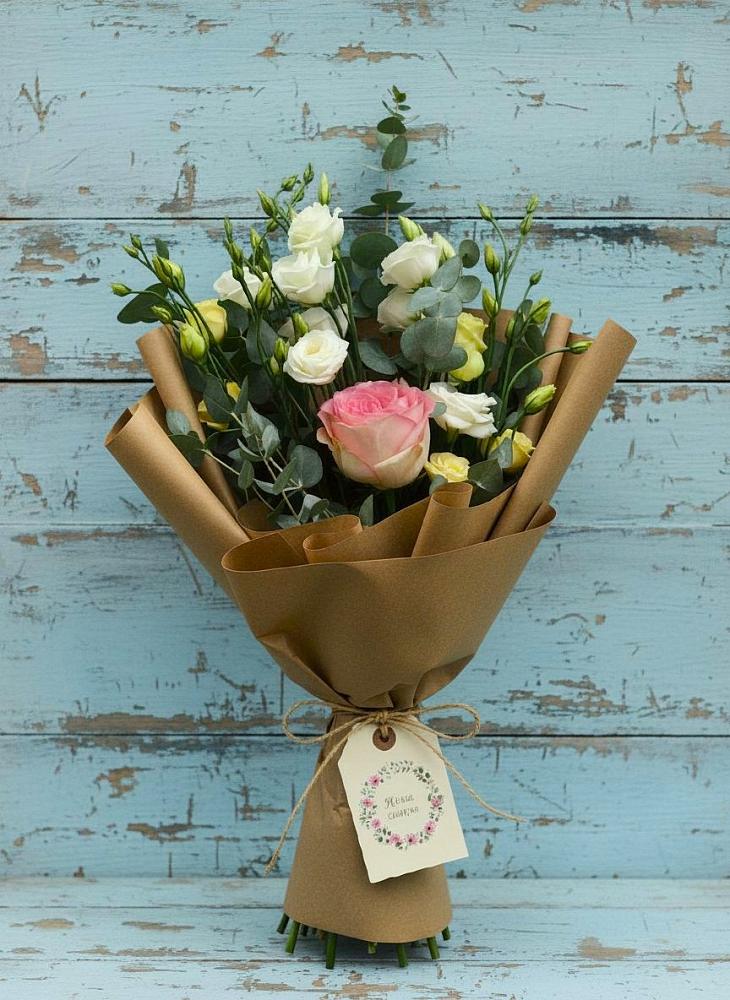 Букет цветов из: Розы и Лизиантусы в Кадникове