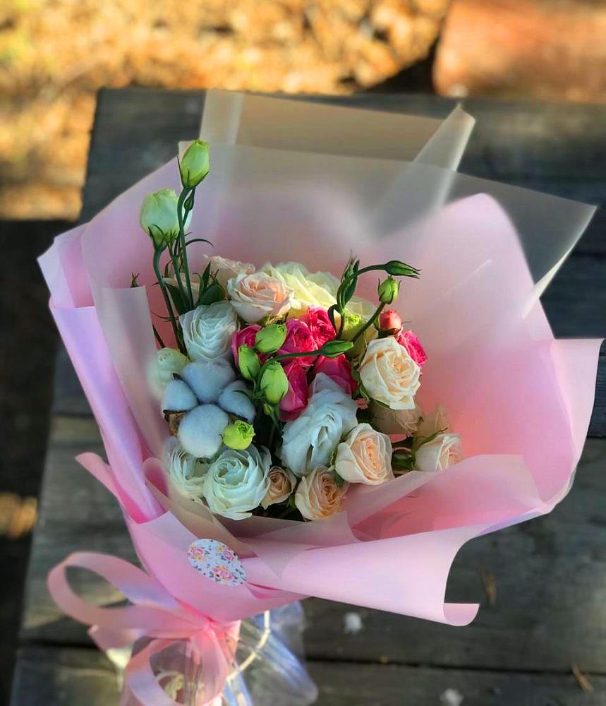 Букет цветов из: Розы и Лизиантусы в Кадникове