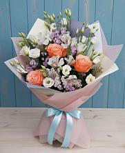 Букет цветов из:  Лизиантусы, Розы, Альстромерии и Гипсофила в Кадникове