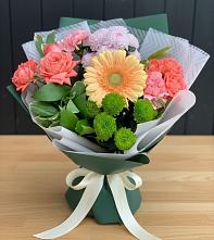 Букет цветов из:  Гвоздики, Розы, Герберы и Хризантемы в Кадникове
