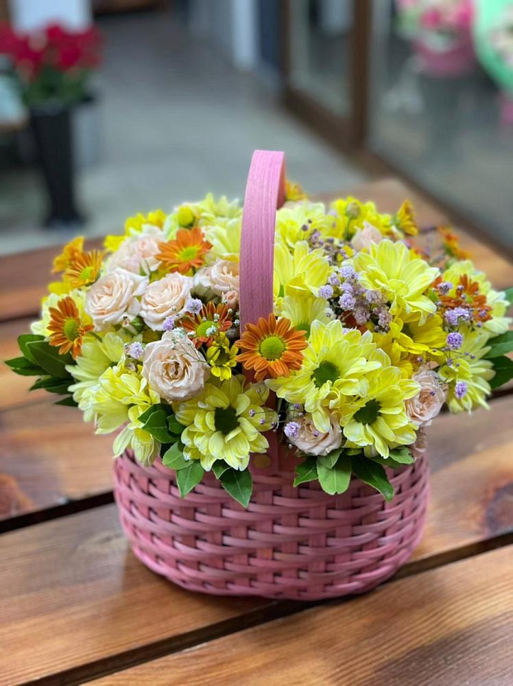 Цветочная композиция из Хризантемы и Розы в корзине в Кадникове