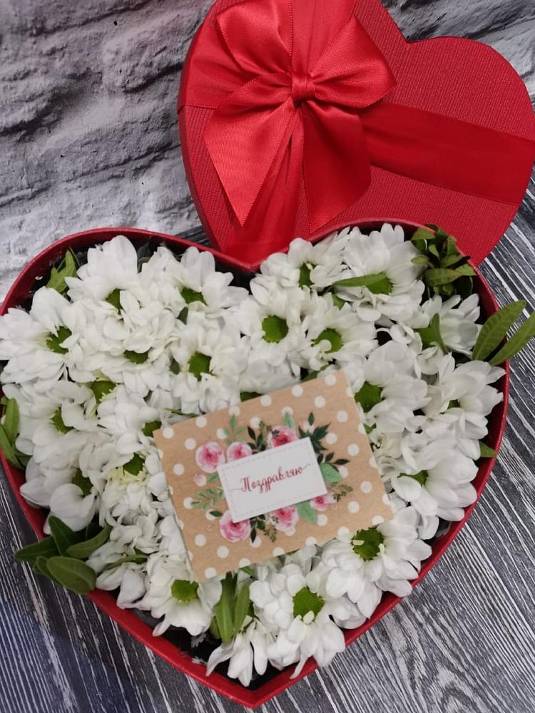 Цветочная композиция из Хризантемы в виде сердца в Кадникове