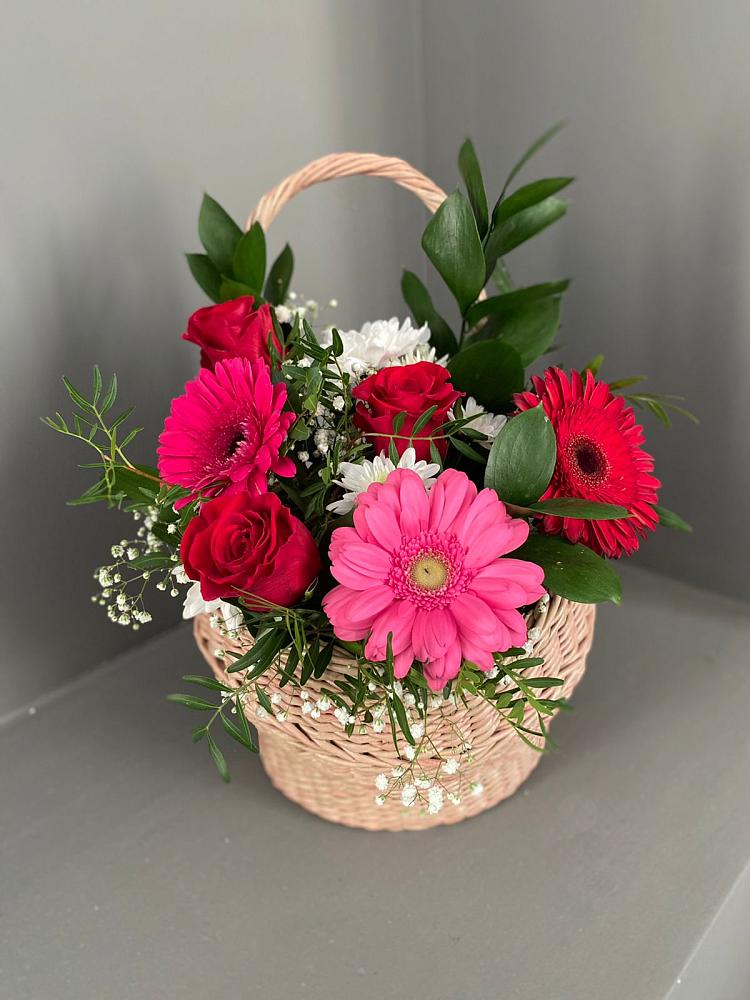 Цветочная композиция из Розы, Хризантемы и Герберы в корзине в Кадникове