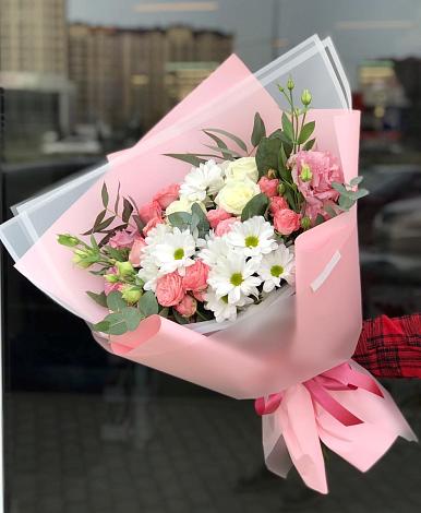 Букет цветов из: Розы, Лизиантусы и Хризантемы в Кадникове